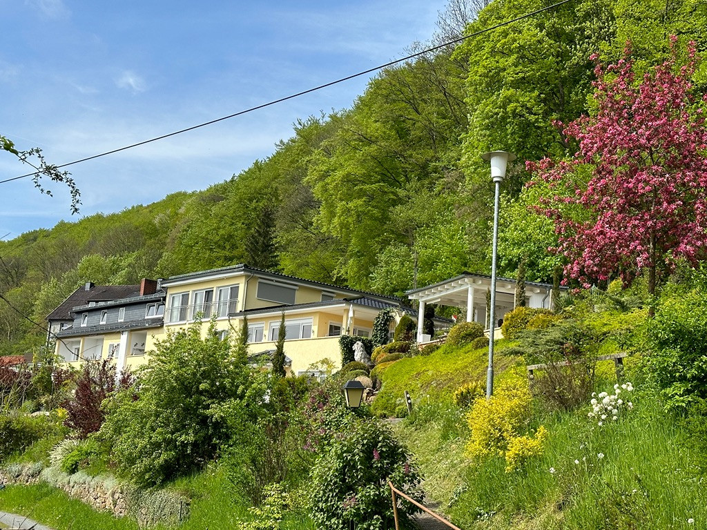 Exklusiv zum Verkauf: Villa im Weserbergland – Repräsentative Lage mit unverbaubarer Aussicht – Rinteln(Schaumburg) – Vorschaubild 9