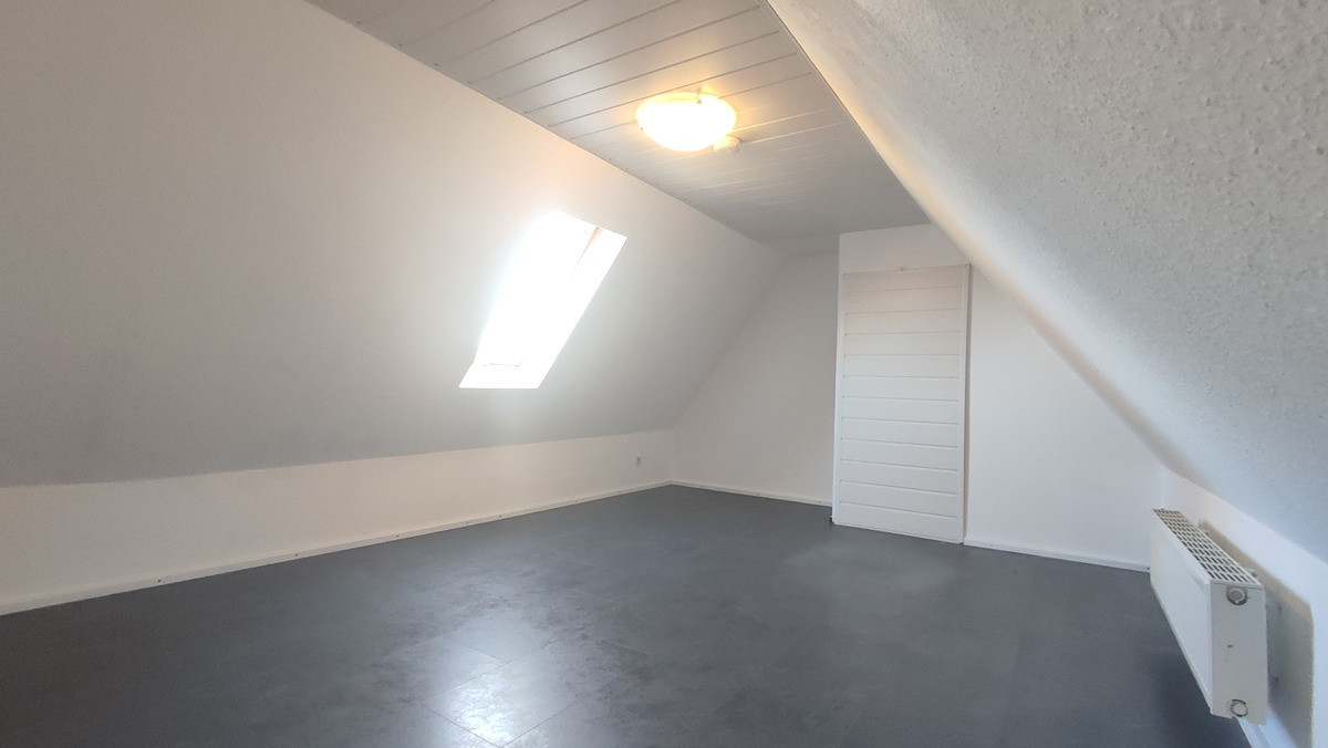 Charmantes Reihenhaus mit Garten, Hochterrasse & Einbauküche – Schnedermannstrasse 69, 26721 Emden – Vorschaubild 15