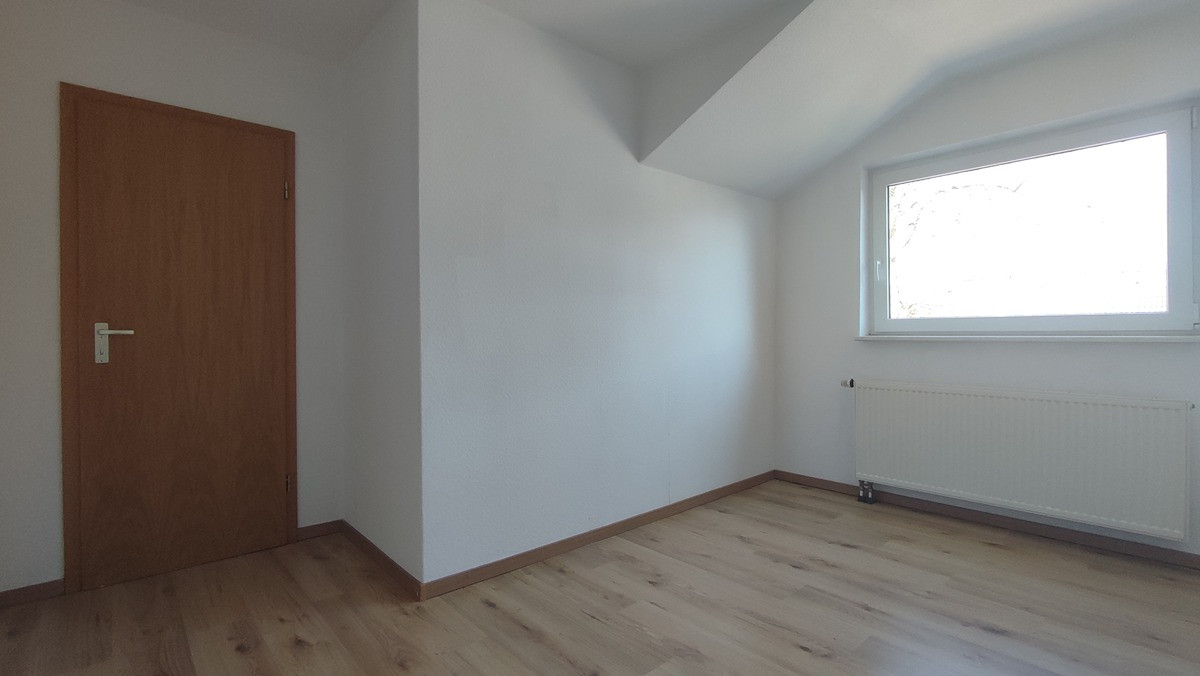 Charmantes Reihenhaus mit Garten, Hochterrasse & Einbauküche – Schnedermannstrasse 69, 26721 Emden – Vorschaubild 11