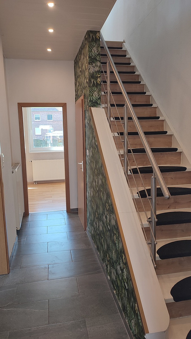 Charmantes Reihenhaus mit Garten, Hochterrasse & Einbauküche – Schnedermannstrasse 69, 26721 Emden – Vorschaubild 4