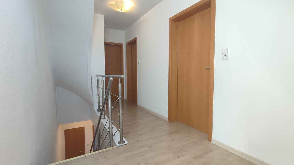 Charmantes Reihenhaus mit Garten, Hochterrasse & Einbauküche – Schnedermannstrasse 69, 26721 Emden – Vorschaubild 8