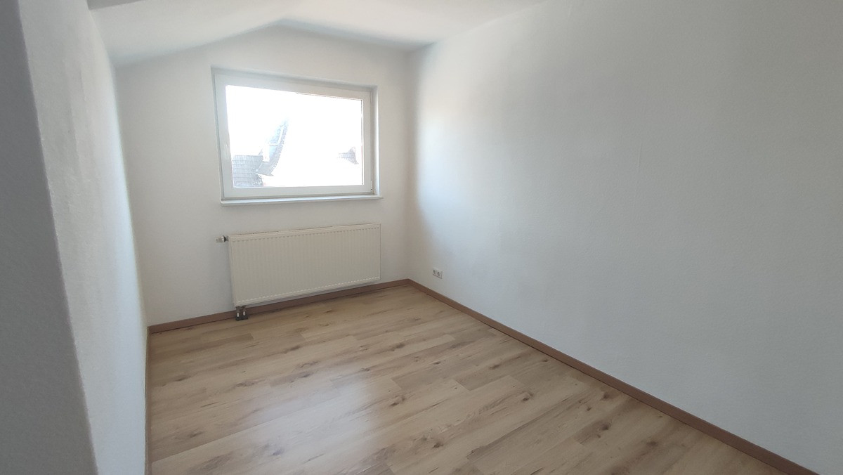 Charmantes Reihenhaus mit Garten, Hochterrasse & Einbauküche – Schnedermannstrasse 69, 26721 Emden – Vorschaubild 12