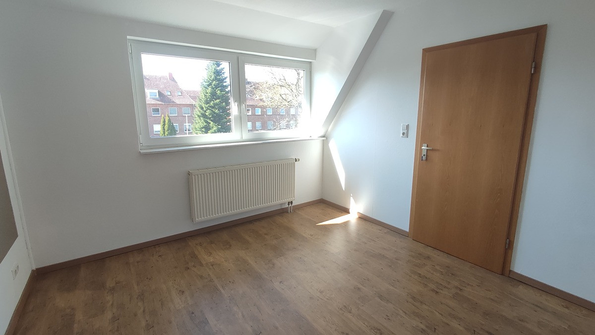 Charmantes Reihenhaus mit Garten, Hochterrasse & Einbauküche – Schnedermannstrasse 69, 26721 Emden – Vorschaubild 9