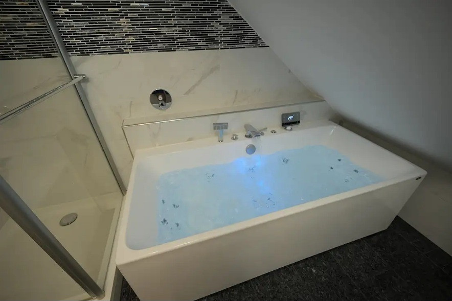 5-Zimmer Maisonette Wohnung mit Whirlpool in München