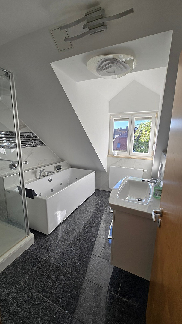 5-Zimmer Maisonette Wohnung mit Whirlpool in München – Tangastraße 6, 81827 München-Trudering-Riem(Trudering) – Vorschaubild 2