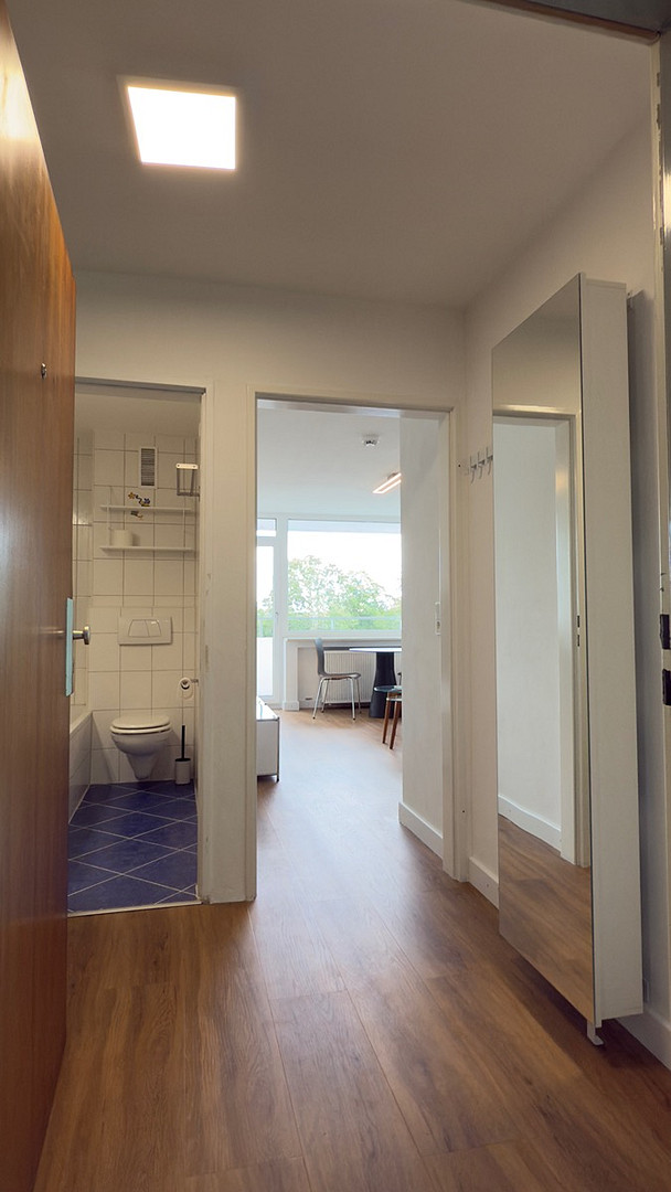 Möblierte 1-Zimmer-Wohnung Zentrums- und AUDI Nähe mit Blick ins Grüne/ idealer Zweitwohnsitz! – Ingolstadt – Vorschaubild 2