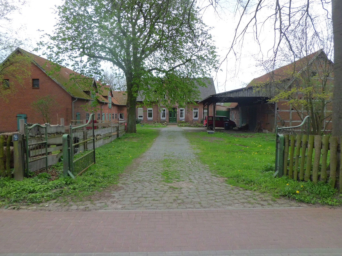 Resthof / Bauernhof mit Nebengebäuden und Grundstück an der Weser