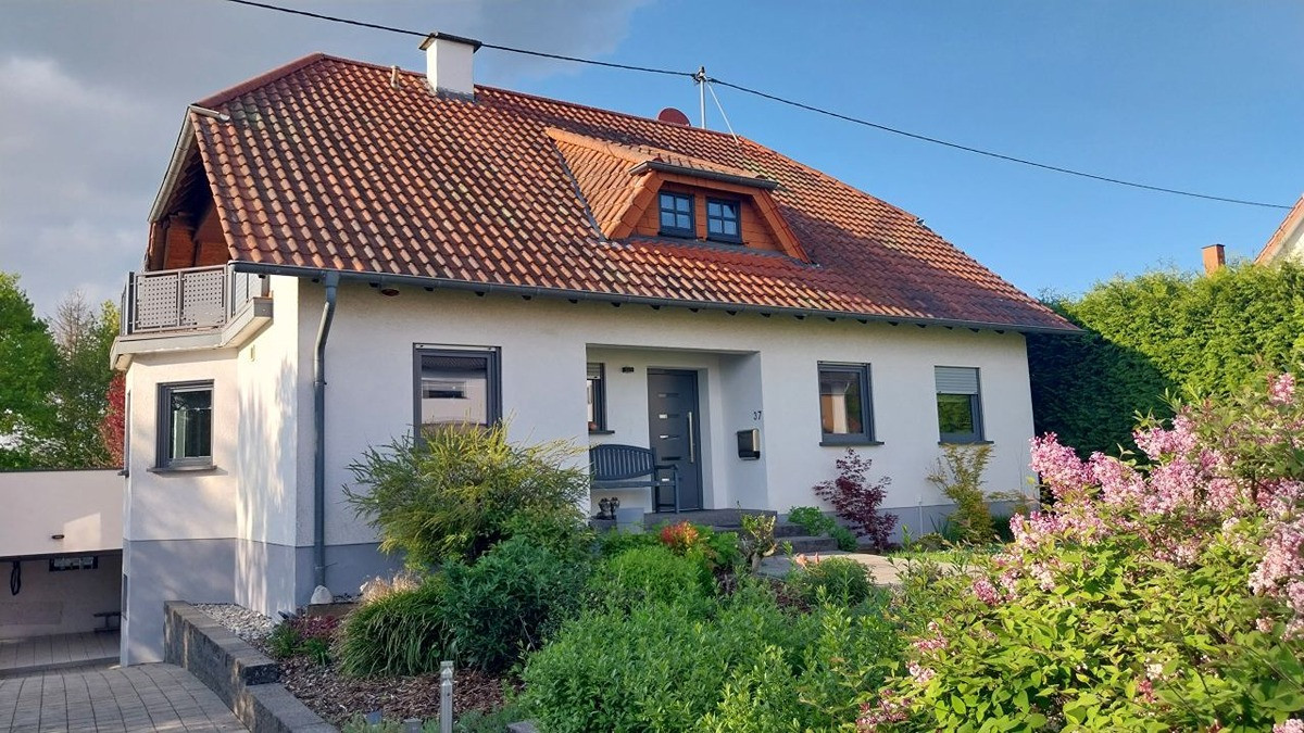 Komfortabeles Einfamilienhaus mit ELW, top Lage und Außenanlage – Zu den Mühlen 37, 66706 Perl(Besch) – Vorschaubild 2