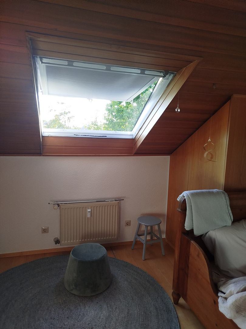 Liebevoll modernisierte DG-Wohnung mit hochwertiger Qualitätsküche, Garten & zusätzlichem Dachzimmer  - Privatverkauf, keine Maklerprovision – Karlsbad Spielberg(Spielberg) – Vorschaubild 4
