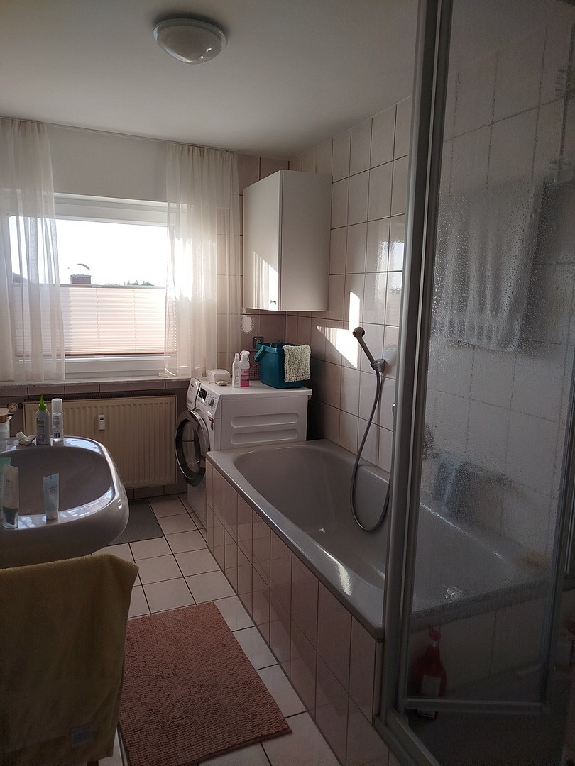 Liebevoll modernisierte DG-Wohnung mit hochwertiger Qualitätsküche, Garten & zusätzlichem Dachzimmer  - Privatverkauf, keine Maklerprovision – Karlsbad Spielberg(Spielberg) – Vorschaubild 5