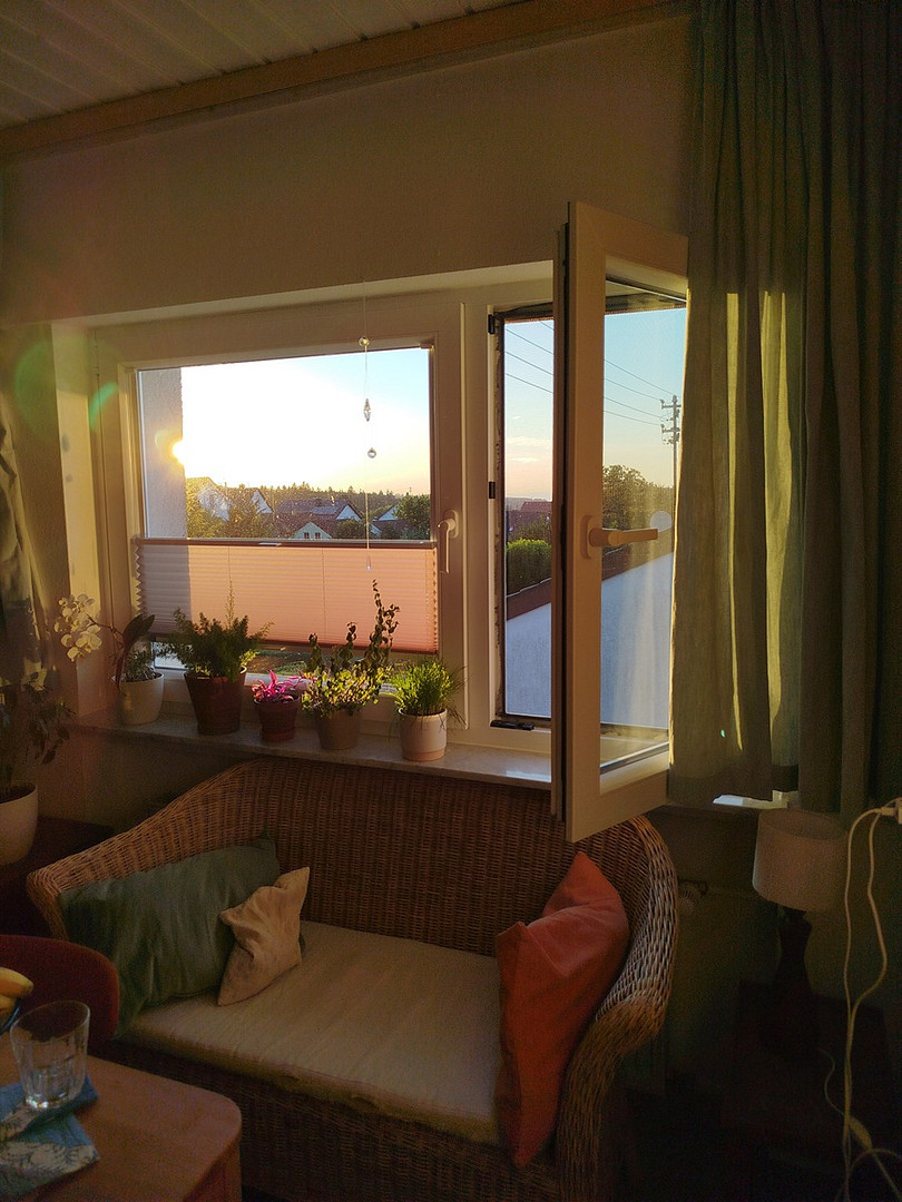 Liebevoll modernisierte DG-Wohnung mit hochwertiger Qualitätsküche, Garten & zusätzlichem Dachzimmer  - Privatverkauf, keine Maklerprovision