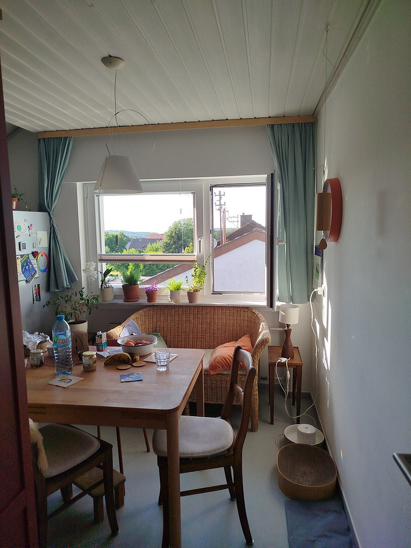Liebevoll modernisierte DG-Wohnung mit hochwertiger Qualitätsküche, Garten & zusätzlichem Dachzimmer  - Privatverkauf, keine Maklerprovision – Karlsbad Spielberg(Spielberg) – Vorschaubild 2