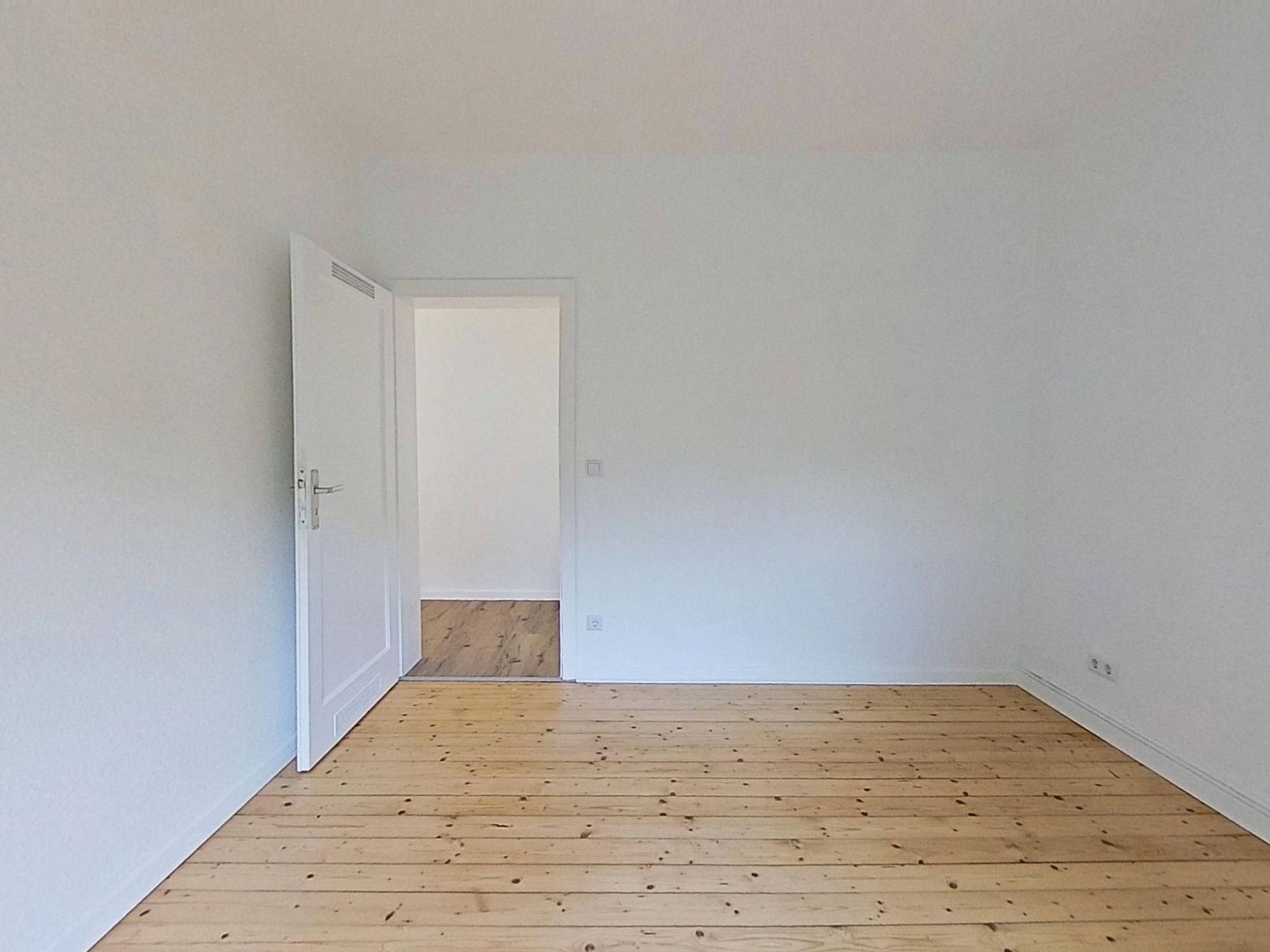 Gemütliche 2-Zimmer-Erdgeschosswohnung mit modernem Wannenbad und viel Lichteinfall – 33607 Bielefeld – Vorschaubild 4