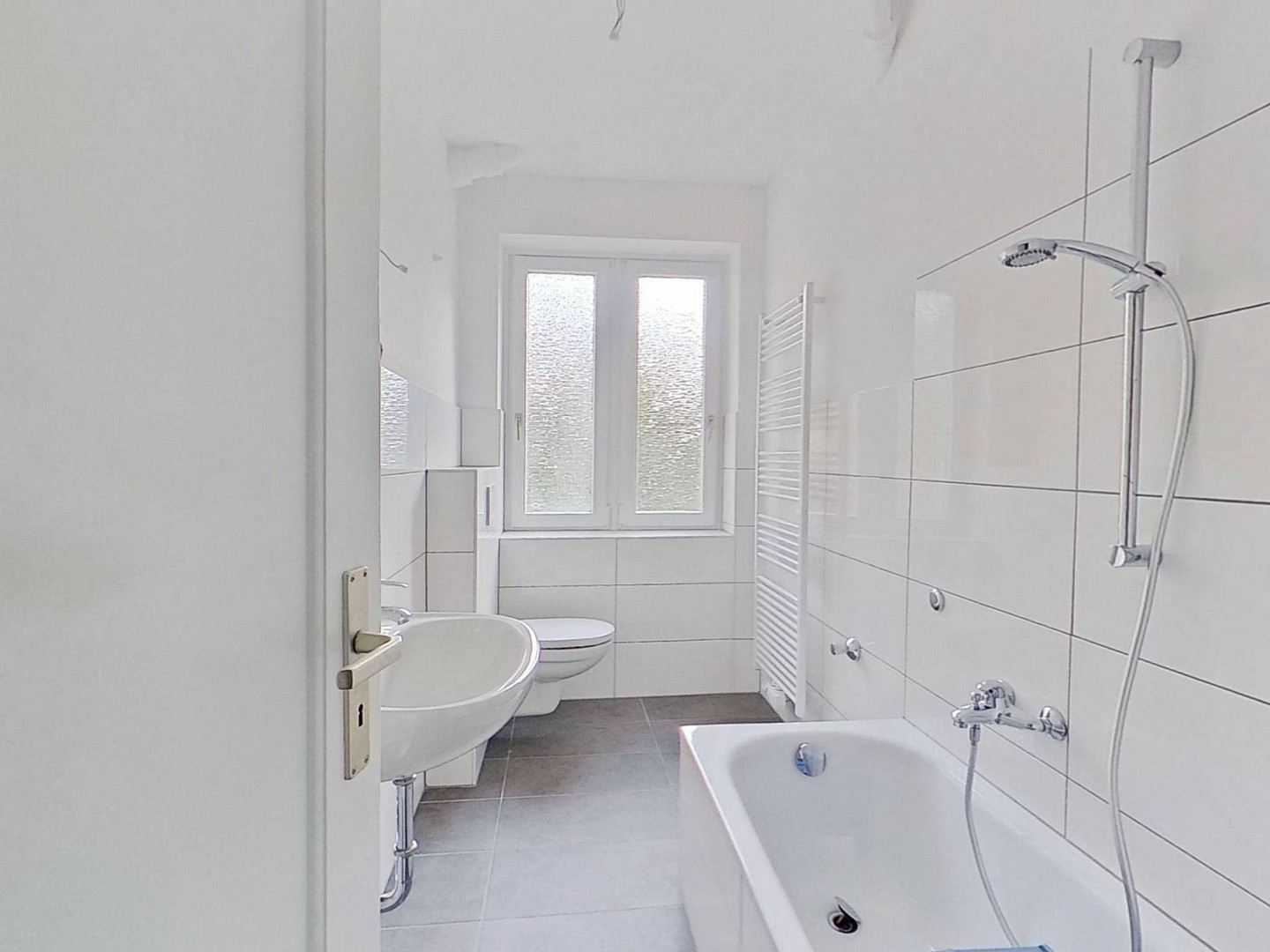 Gemütliche 2-Zimmer-Erdgeschosswohnung mit modernem Wannenbad und viel Lichteinfall – 33607 Bielefeld – Vorschaubild 8