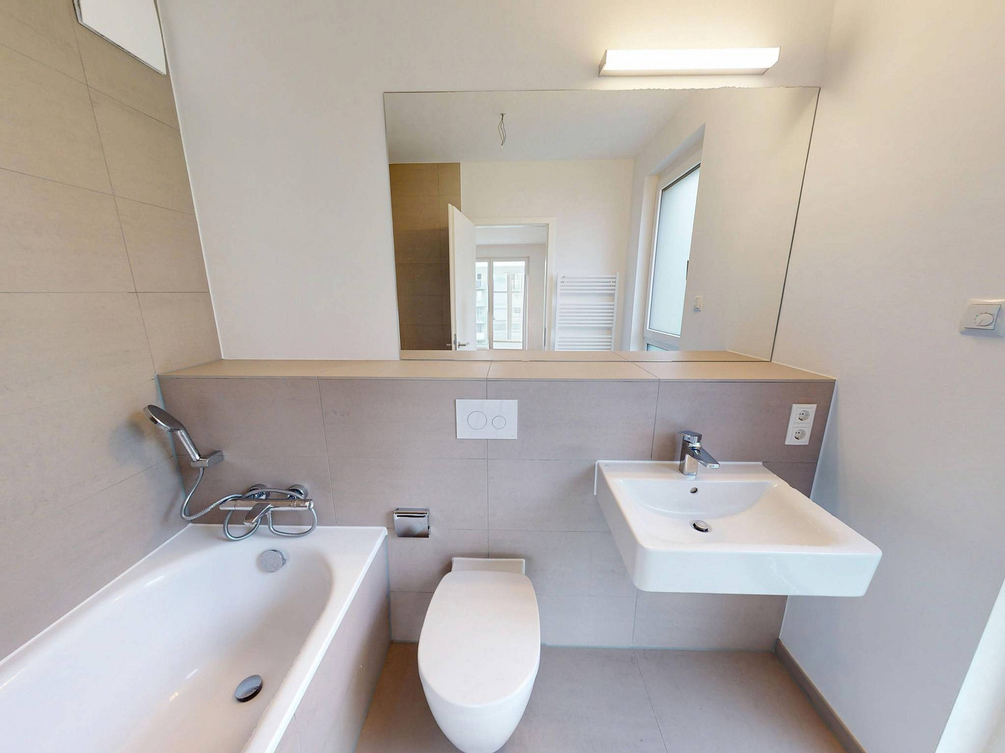 Moderne 4-Zimmer-Wohnung mit 2 BALKONEN, 2 BÄDERN und EBK im Neubauquartier 'Ferdinand's Garden' – Plauener Strasse 102, 13055 Berlin(Alt-Hohenschönhausen) – Vorschaubild 5