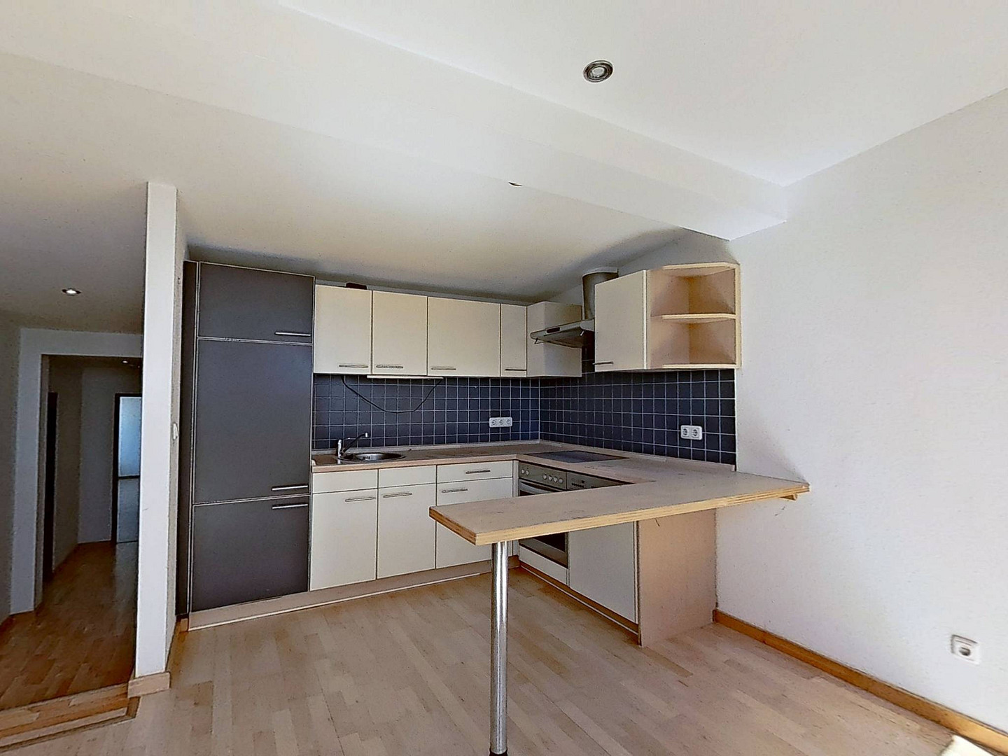 Warmes Nest, kalte Ersparnis - 1 KALTMIETE GESCHENKT: Große 3-Zimmer-Dachgeschosswohnung mit EBK und intelligentem Grundriss im historischen Breitenweg – 39104 Magdeburg(Altstadt) – Vorschaubild 5