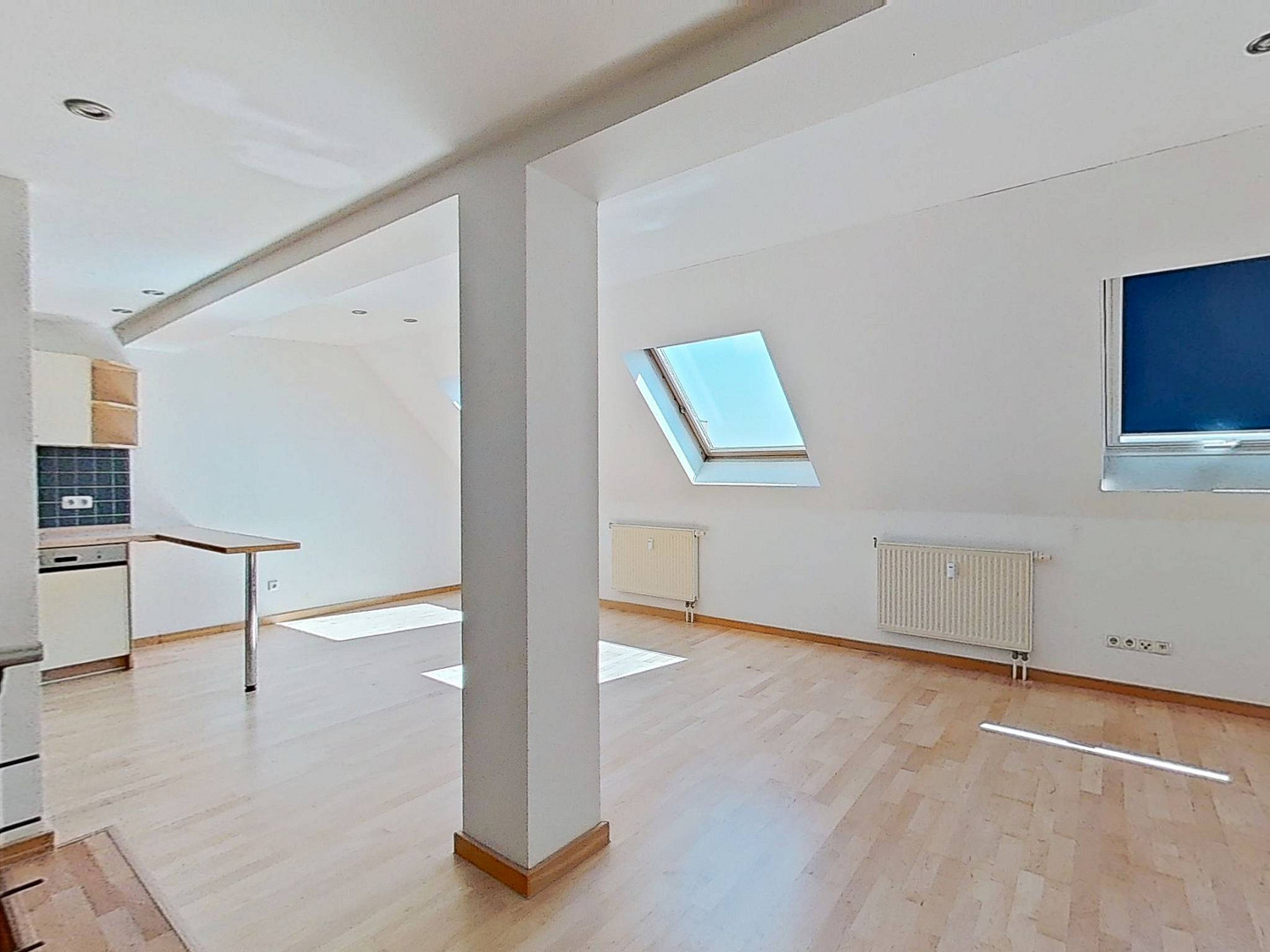 Warmes Nest, kalte Ersparnis - 1 KALTMIETE GESCHENKT: Große 3-Zimmer-Dachgeschosswohnung mit EBK und intelligentem Grundriss im historischen Breitenweg – 39104 Magdeburg(Altstadt) – Vorschaubild 4