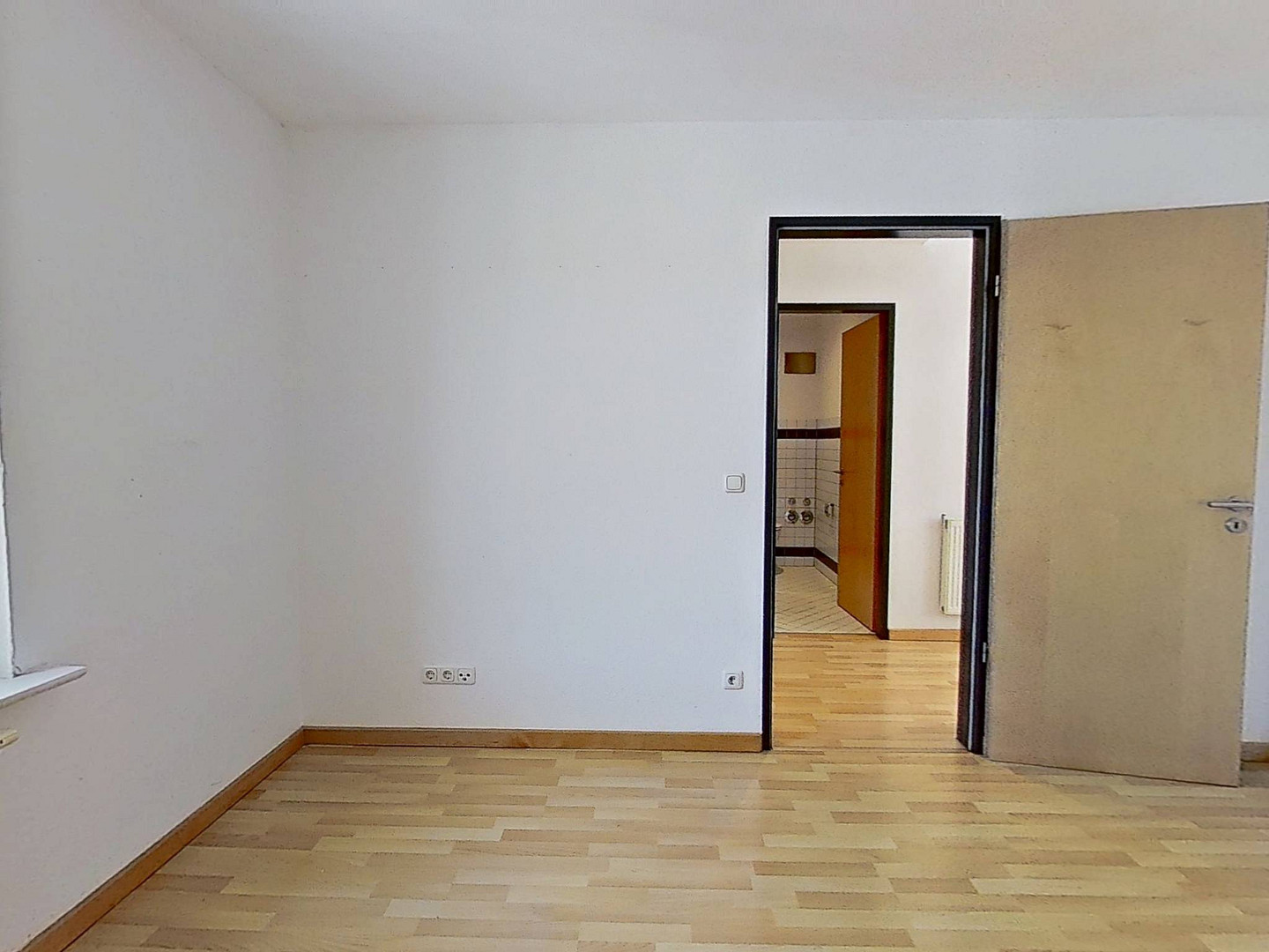 Warmes Nest, kalte Ersparnis - 1 KALTMIETE GESCHENKT: Große 3-Zimmer-Dachgeschosswohnung mit EBK und intelligentem Grundriss im historischen Breitenweg – 39104 Magdeburg(Altstadt) – Vorschaubild 10