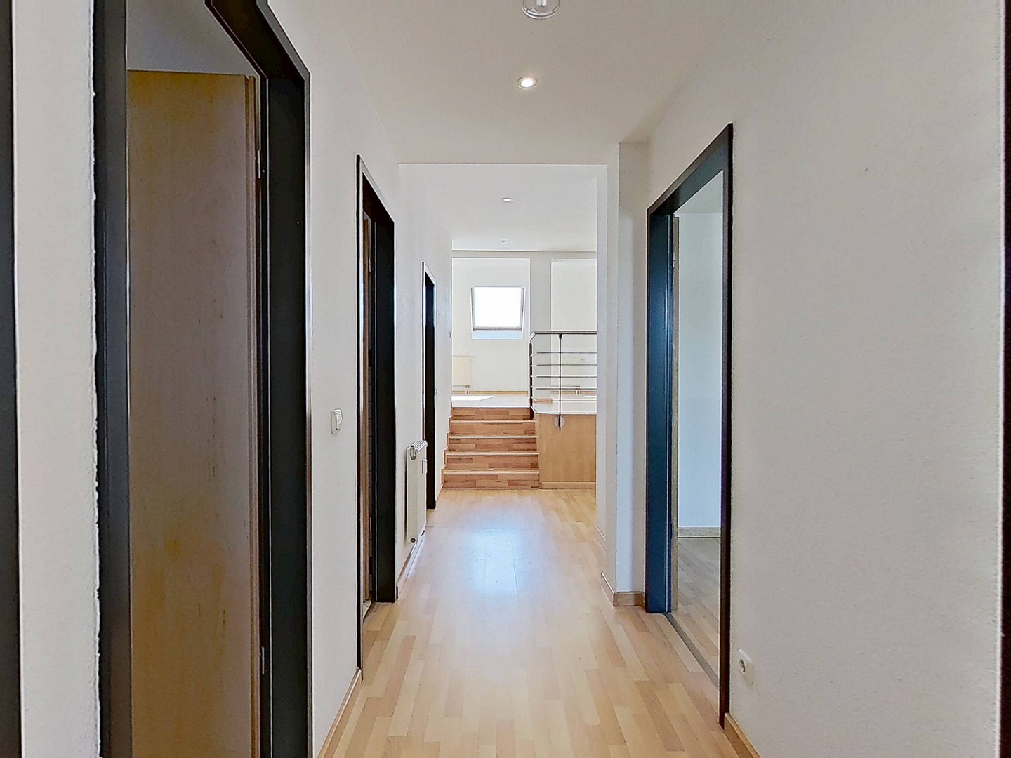 Warmes Nest, kalte Ersparnis - 1 KALTMIETE GESCHENKT: Große 3-Zimmer-Dachgeschosswohnung mit EBK und intelligentem Grundriss im historischen Breitenweg – 39104 Magdeburg(Altstadt) – Vorschaubild 14
