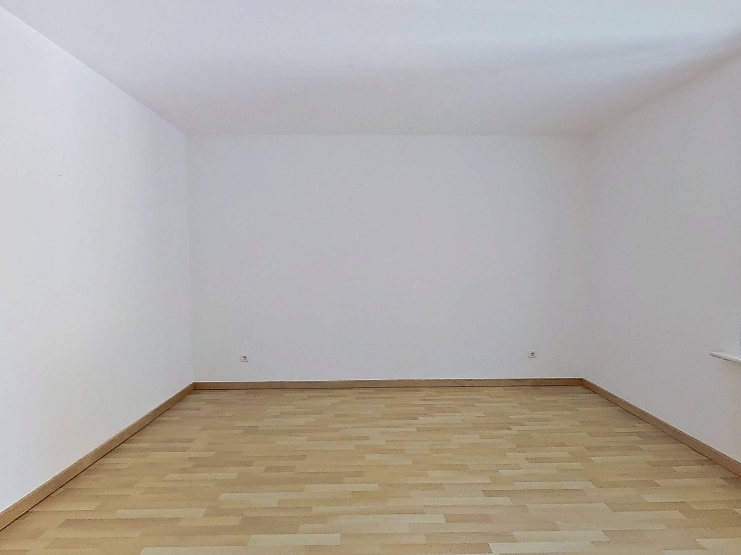 Warmes Nest, kalte Ersparnis - 1 KALTMIETE GESCHENKT: Große 3-Zimmer-Dachgeschosswohnung mit EBK und intelligentem Grundriss im historischen Breitenweg – 39104 Magdeburg(Altstadt) – Vorschaubild 9