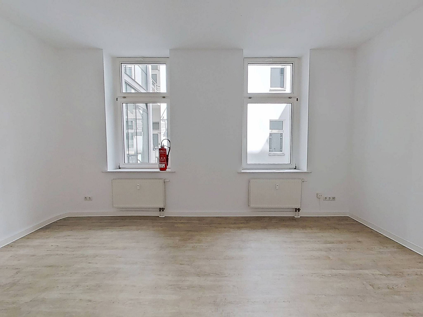 Die Blätter fallen, Ihre Mietkosten auch - Einziehen und 1 NKM sparen: Geräumige 4-Zimmer-Wohnung mit sonnigem BALKON im historischen Breitenweg – 39104 magdeburg(Altstadt) – Vorschaubild 6