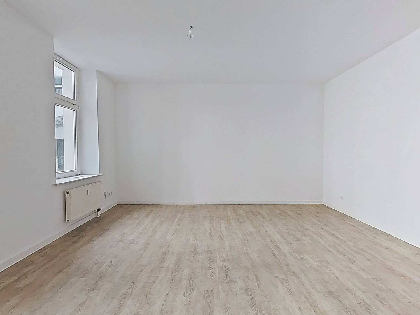 Die Blätter fallen, Ihre Mietkosten auch - Einziehen und 1 NKM sparen: Geräumige 4-Zimmer-Wohnung mit sonnigem BALKON im historischen Breitenweg – 39104 magdeburg(Altstadt) – Vorschaubild 5