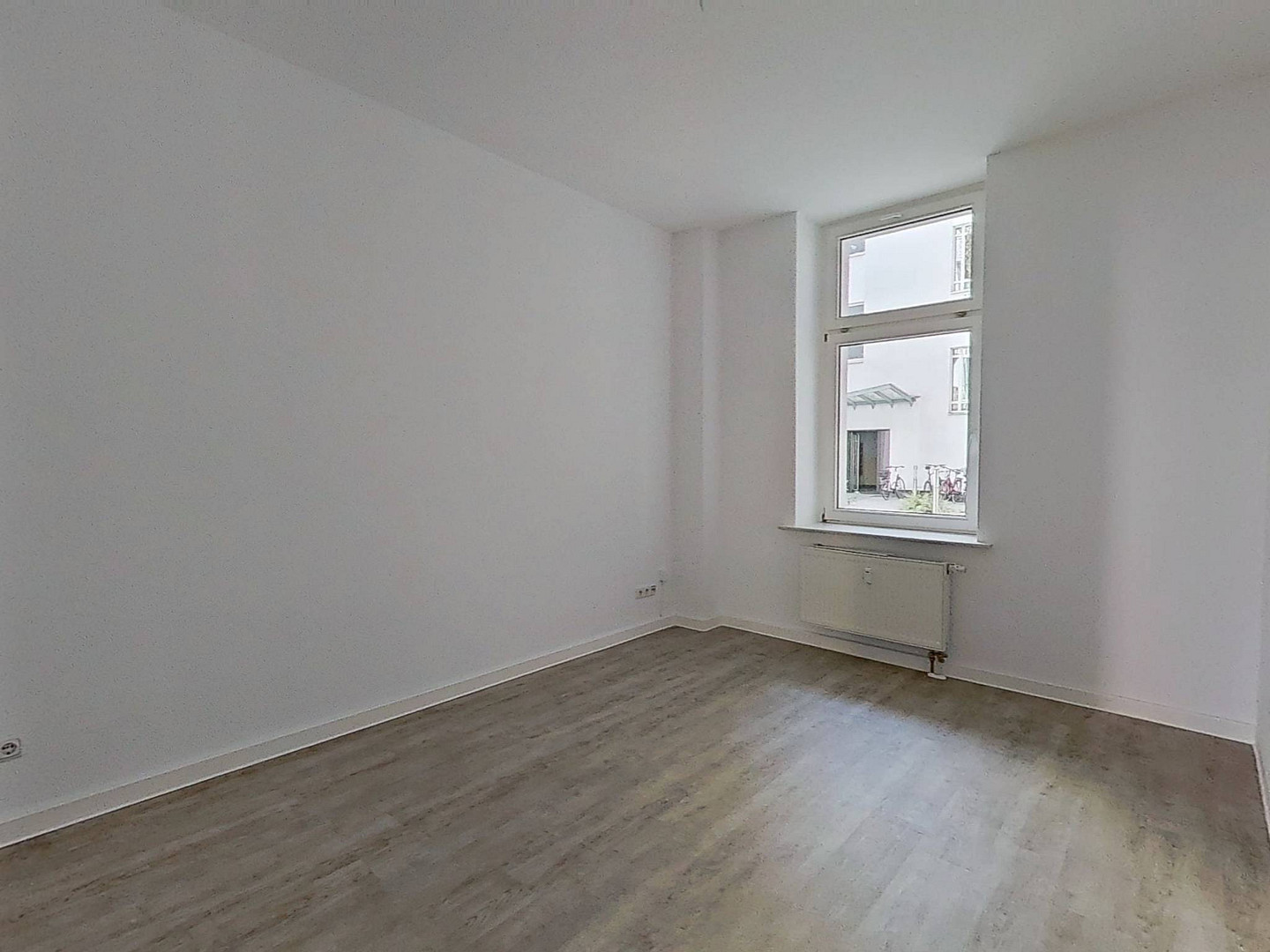 Die Blätter fallen, Ihre Mietkosten auch - Einziehen und 1 NKM sparen: Geräumige 4-Zimmer-Wohnung mit sonnigem BALKON im historischen Breitenweg – 39104 magdeburg(Altstadt) – Vorschaubild 8
