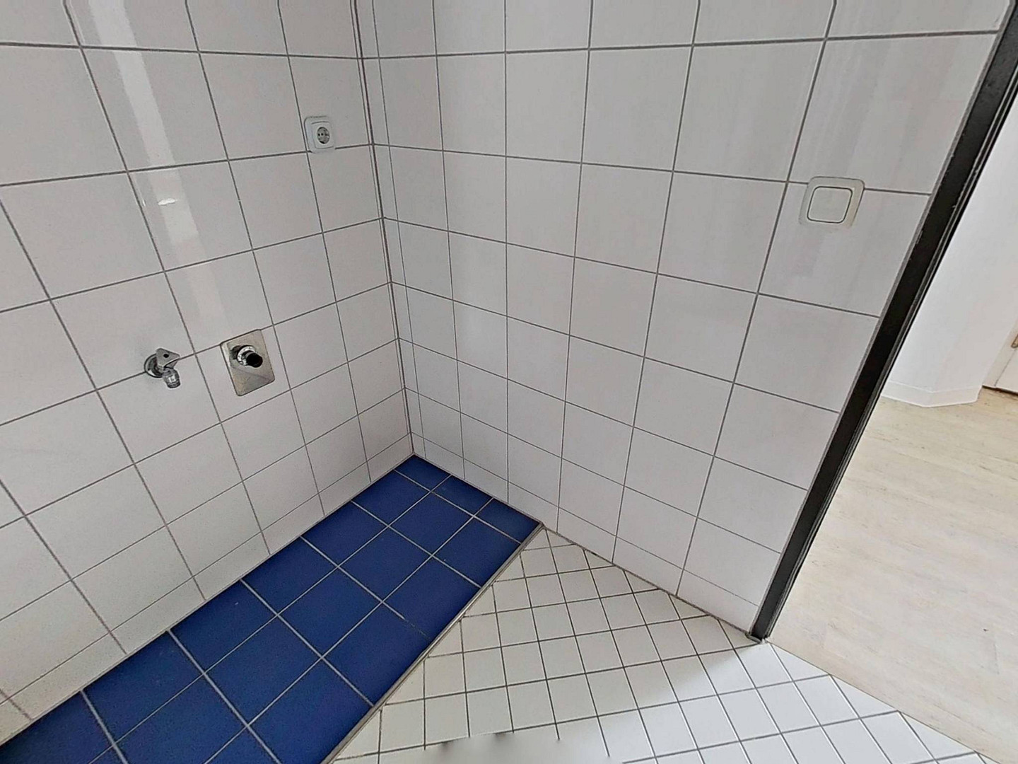 Die Blätter fallen, Ihre Mietkosten auch - Einziehen und 1 NKM sparen: Geräumige 4-Zimmer-Wohnung mit sonnigem BALKON im historischen Breitenweg – 39104 magdeburg(Altstadt) – Vorschaubild 13