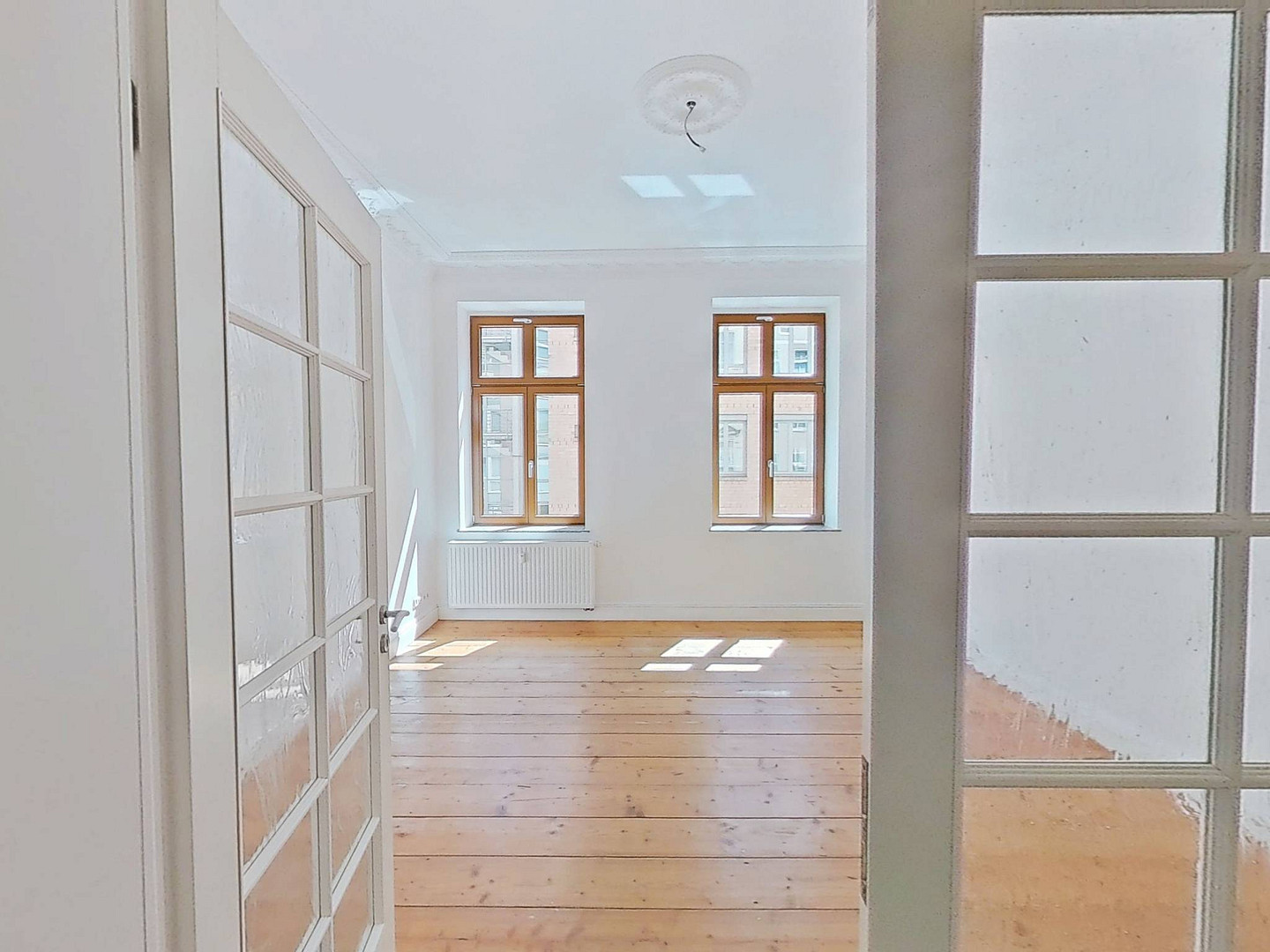 Historischer Charme trifft Wohnkomfort – 4-Zimmer-Altbauwohnung mit Balkon