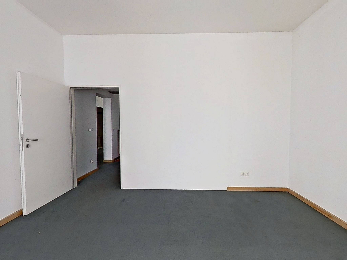 Die Blätter fallen, die Miete auch - 1 NKM als Herbstgeschenk: Attraktive 3-Zimmer-Wohnung mit Einbauküche und 2 Balkonen ++ – 39104 magdeburg(Altstadt) – Vorschaubild 3