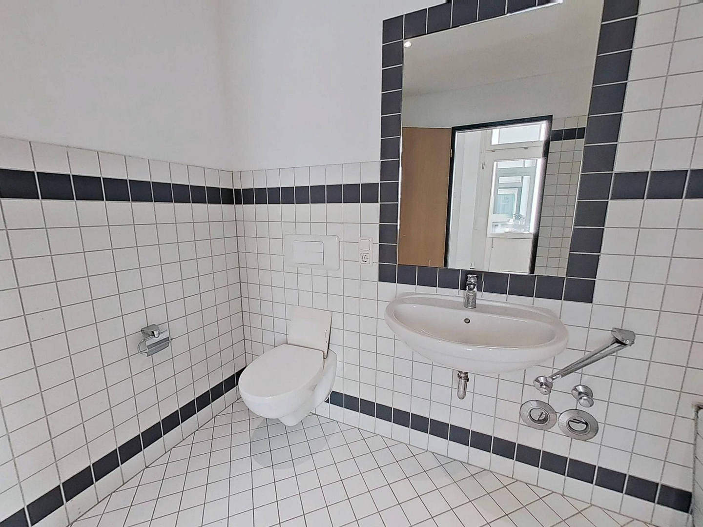 Die Blätter fallen, die Miete auch - 1 NKM als Herbstgeschenk: Attraktive 3-Zimmer-Wohnung mit Einbauküche und 2 Balkonen ++ – 39104 magdeburg(Altstadt) – Vorschaubild 11