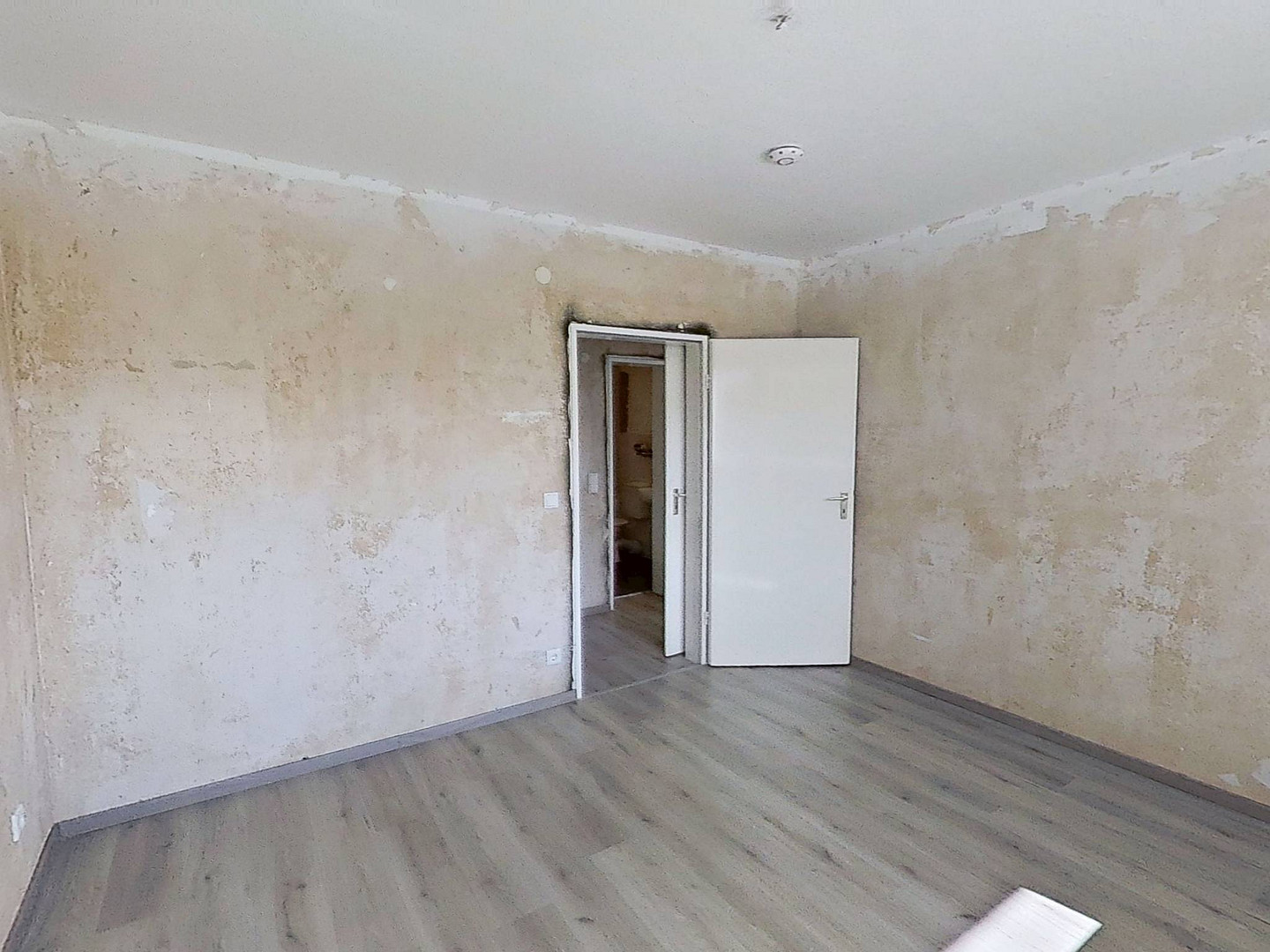 SELBST RENOVIEREN UND SPAREN: Große 4-Zimmer-Wohnung mit BALKON und viel Lichteinfall – 48159 Münster(Kinderhaus) – Vorschaubild 9