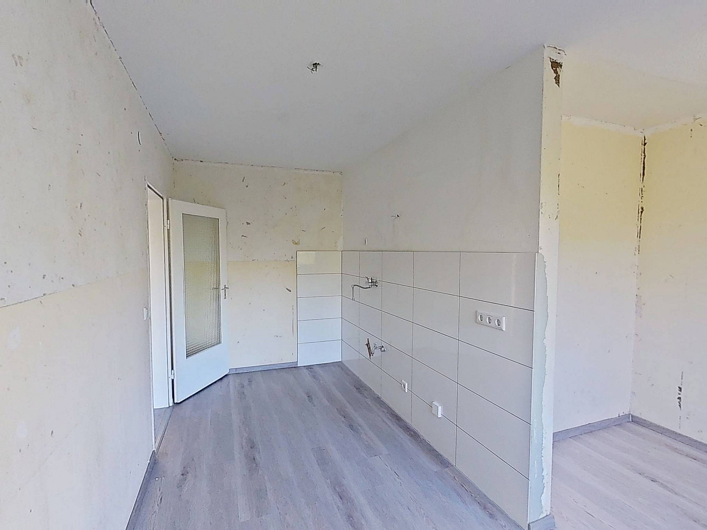 SELBST RENOVIEREN UND SPAREN: Große 4-Zimmer-Wohnung mit BALKON und viel Lichteinfall – 48159 Münster(Kinderhaus) – Vorschaubild 14