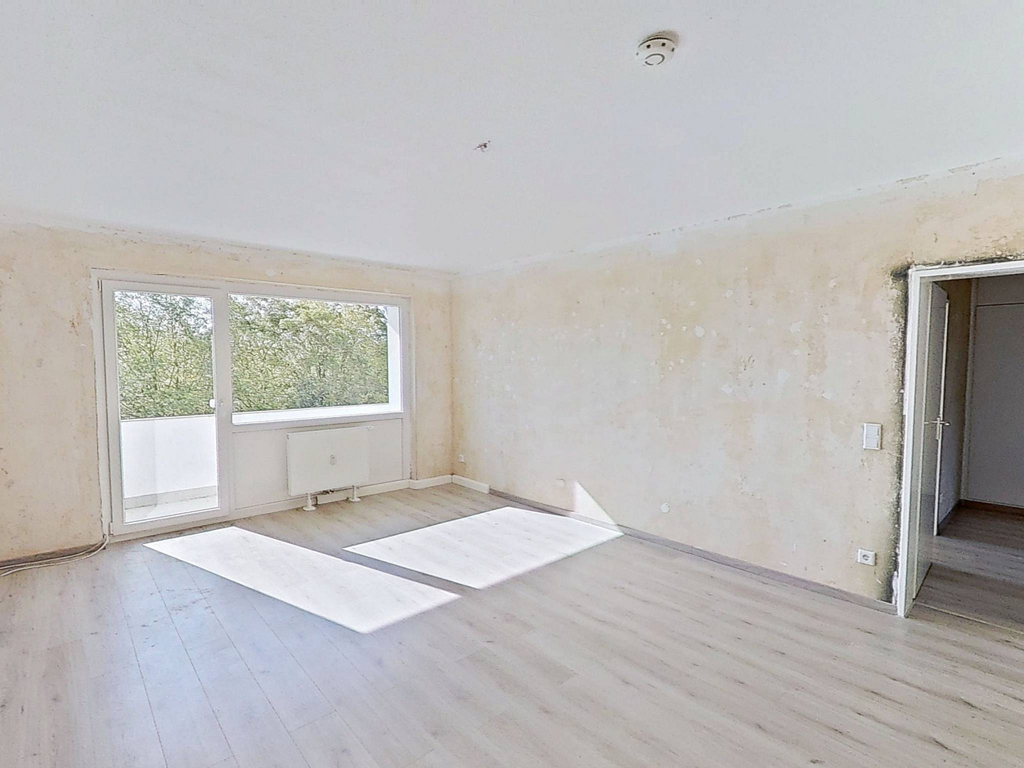 SELBST RENOVIEREN UND SPAREN: Große 4-Zimmer-Wohnung mit BALKON und viel Lichteinfall – 48159 Münster(Kinderhaus) – Vorschaubild 2