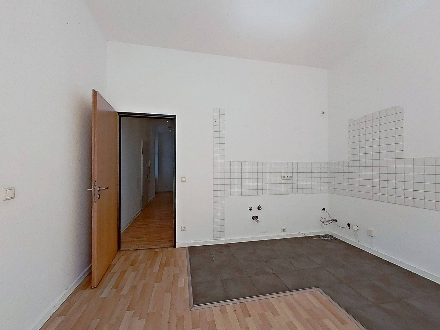 Warm einpacken, kalt sparen - Wir schenken Ihnen zum Herbstanfang eine Kaltmiete: Charmante 4-Zimmer-Altbauwohnung mit Aufzug – 39104 Magdeburg(Altstadt) – Vorschaubild 3