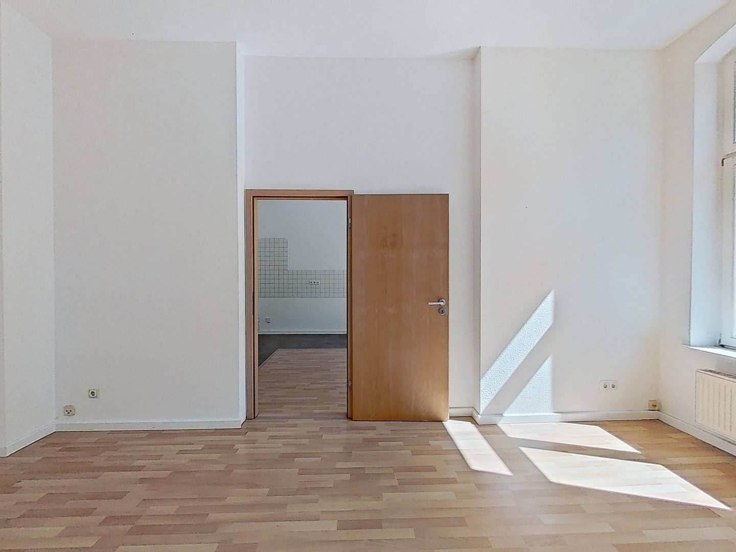 Warm einpacken, kalt sparen - Wir schenken Ihnen zum Herbstanfang eine Kaltmiete: Charmante 4-Zimmer-Altbauwohnung mit Aufzug – 39104 Magdeburg(Altstadt) – Vorschaubild 6