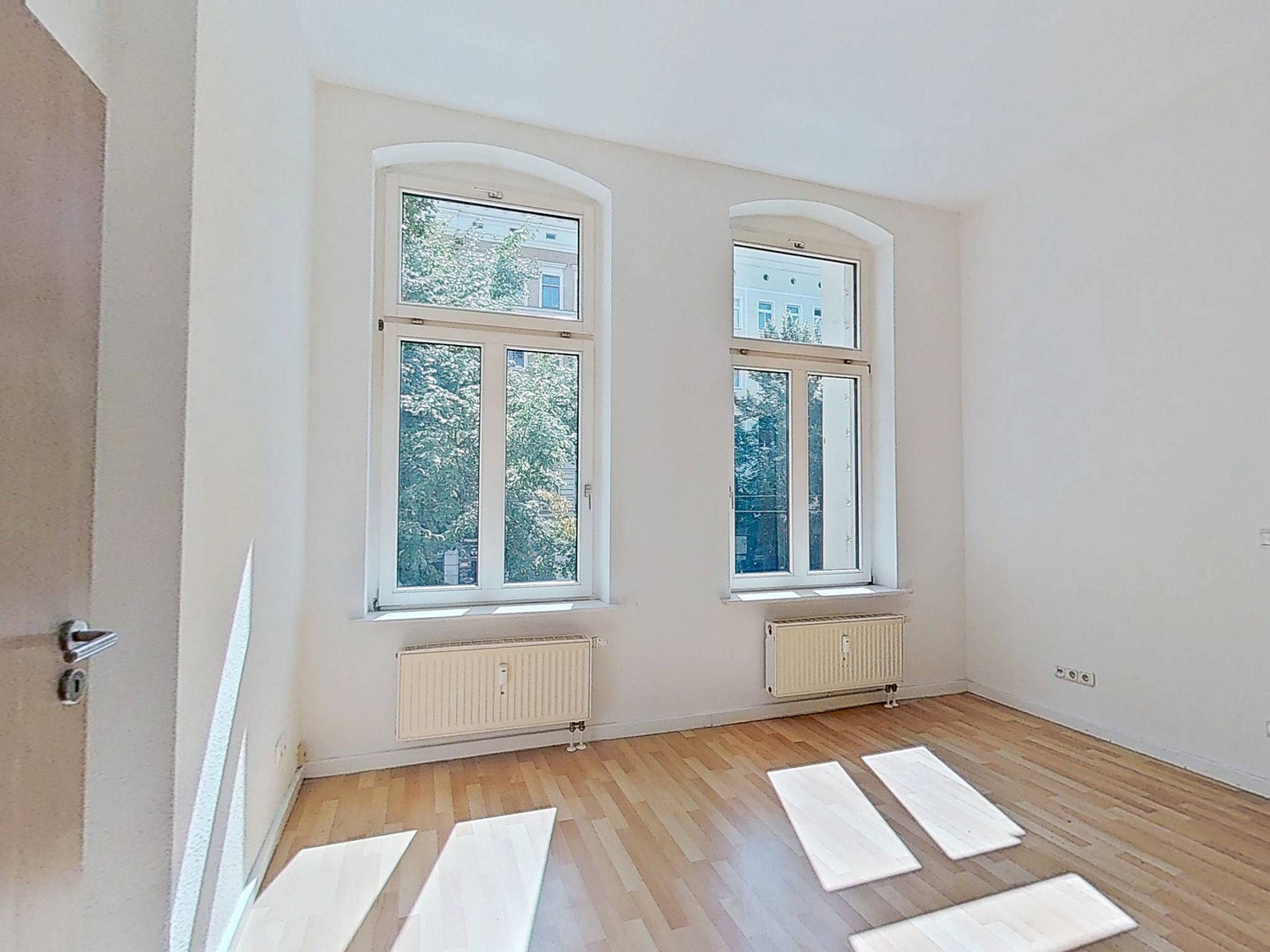 Warm einpacken, kalt sparen - Wir schenken Ihnen zum Herbstanfang eine Kaltmiete: Charmante 4-Zimmer-Altbauwohnung mit Aufzug – 39104 Magdeburg(Altstadt) – Vorschaubild 4