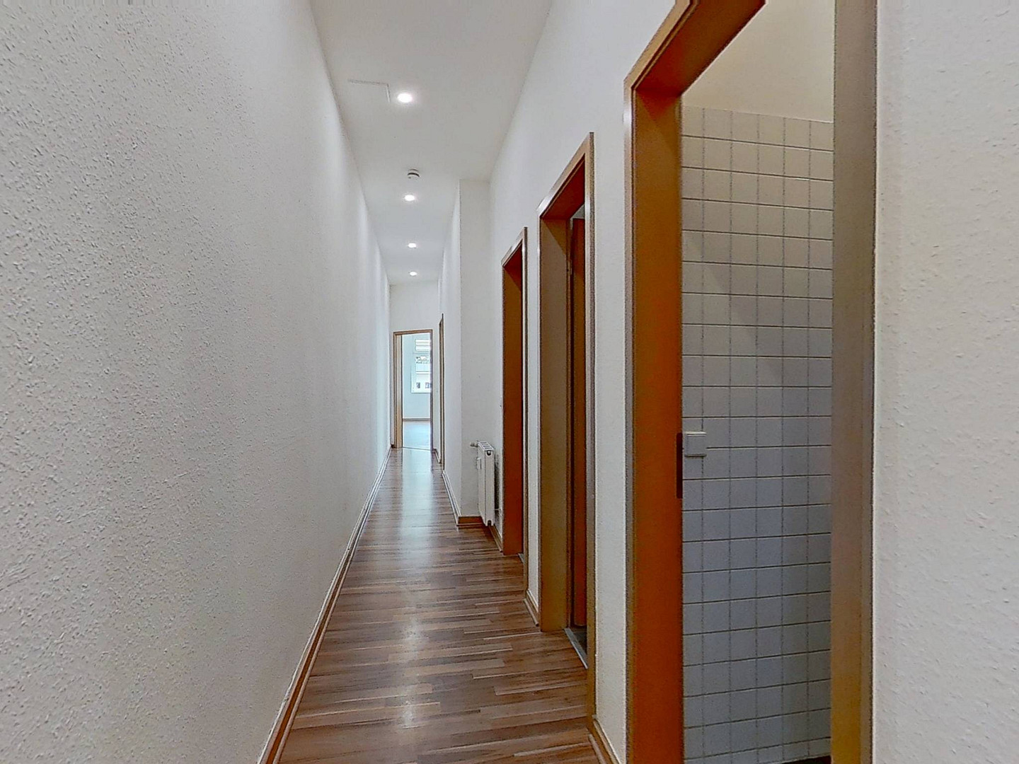 Herbstzauber fürs neue Zuhause - Einziehen, einkuscheln, Kaltmiete sparen: Weitläufige 4-Zimmer-Wohnung mit sonnigem BALKON – 39104 Magdeburg(Altstadt) – Vorschaubild 13