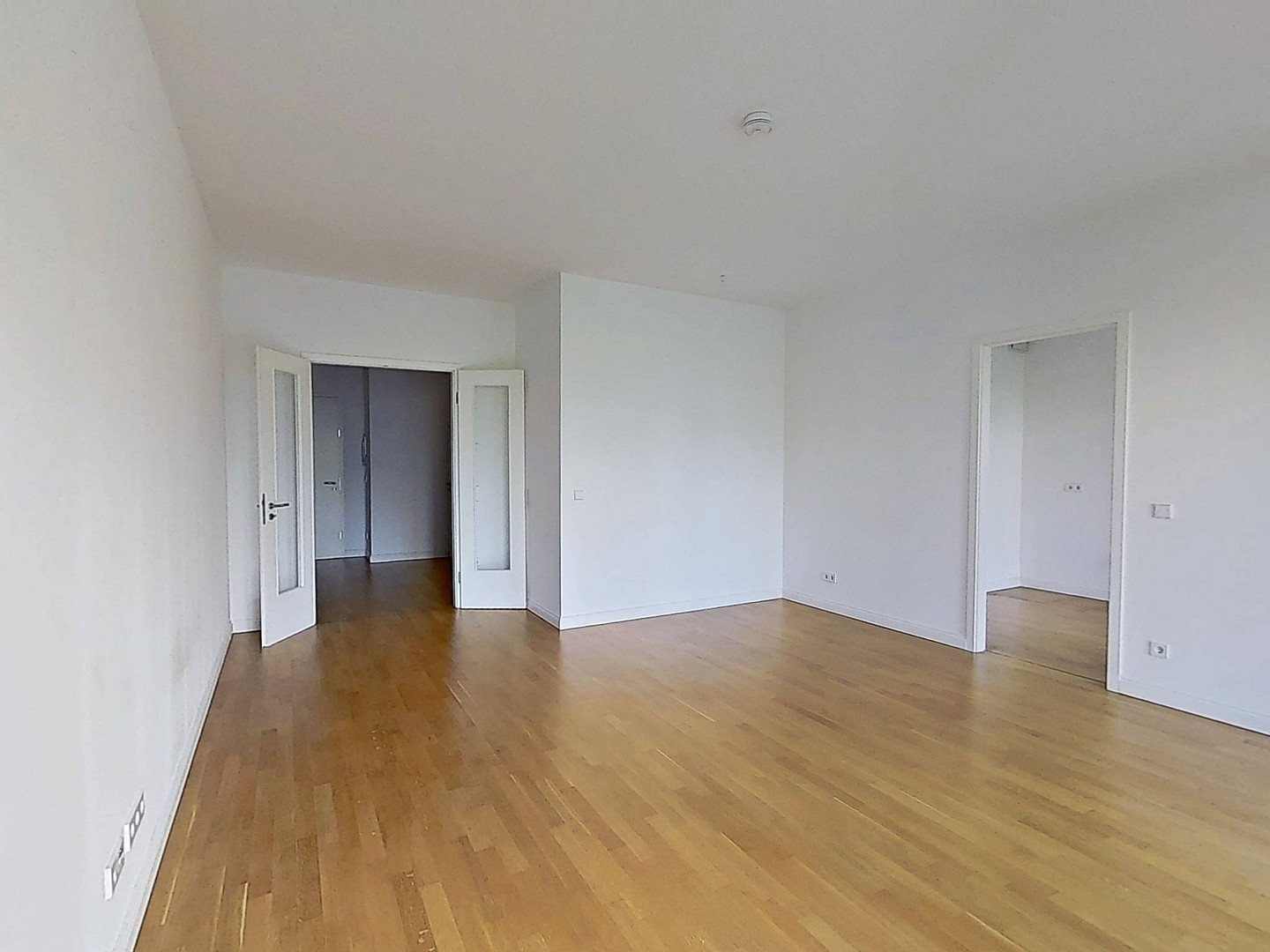 Elegantes Wohnen in Düsseldorf: Großzügige 3-Zimmer-Wohnung mit Balkon, Concierge-Service uvm. – 40549 Düsseldorf(Heerdt) – Vorschaubild 3