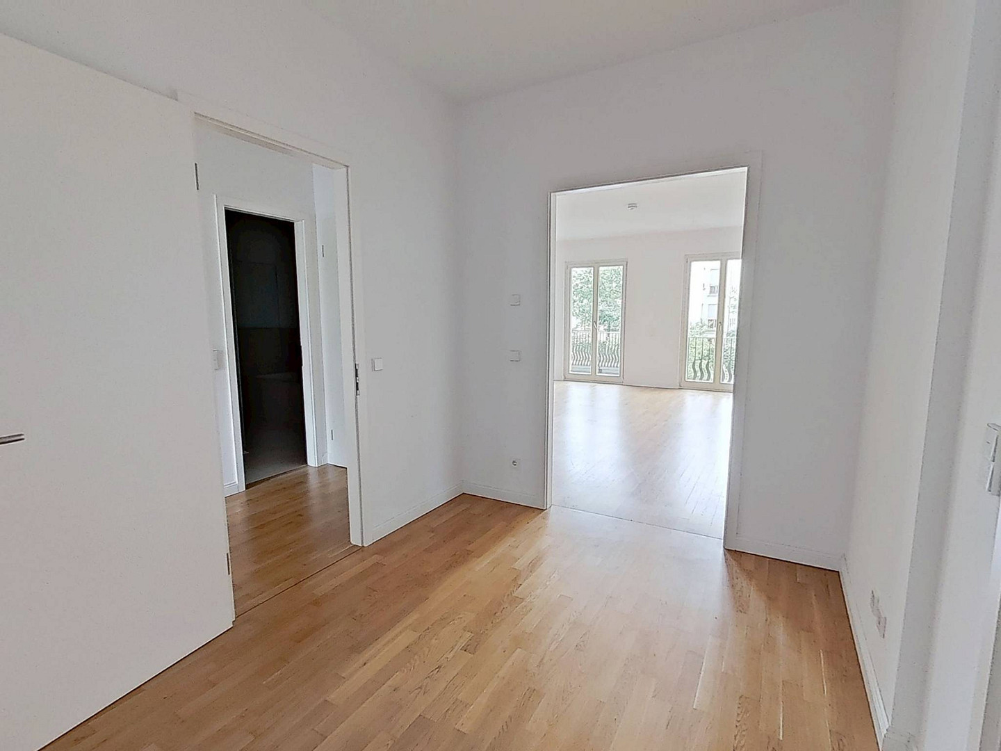 Elegantes Wohnen in Düsseldorf: Großzügige 3-Zimmer-Wohnung mit Balkon, Concierge-Service uvm. – 40549 Düsseldorf(Heerdt) – Vorschaubild 14