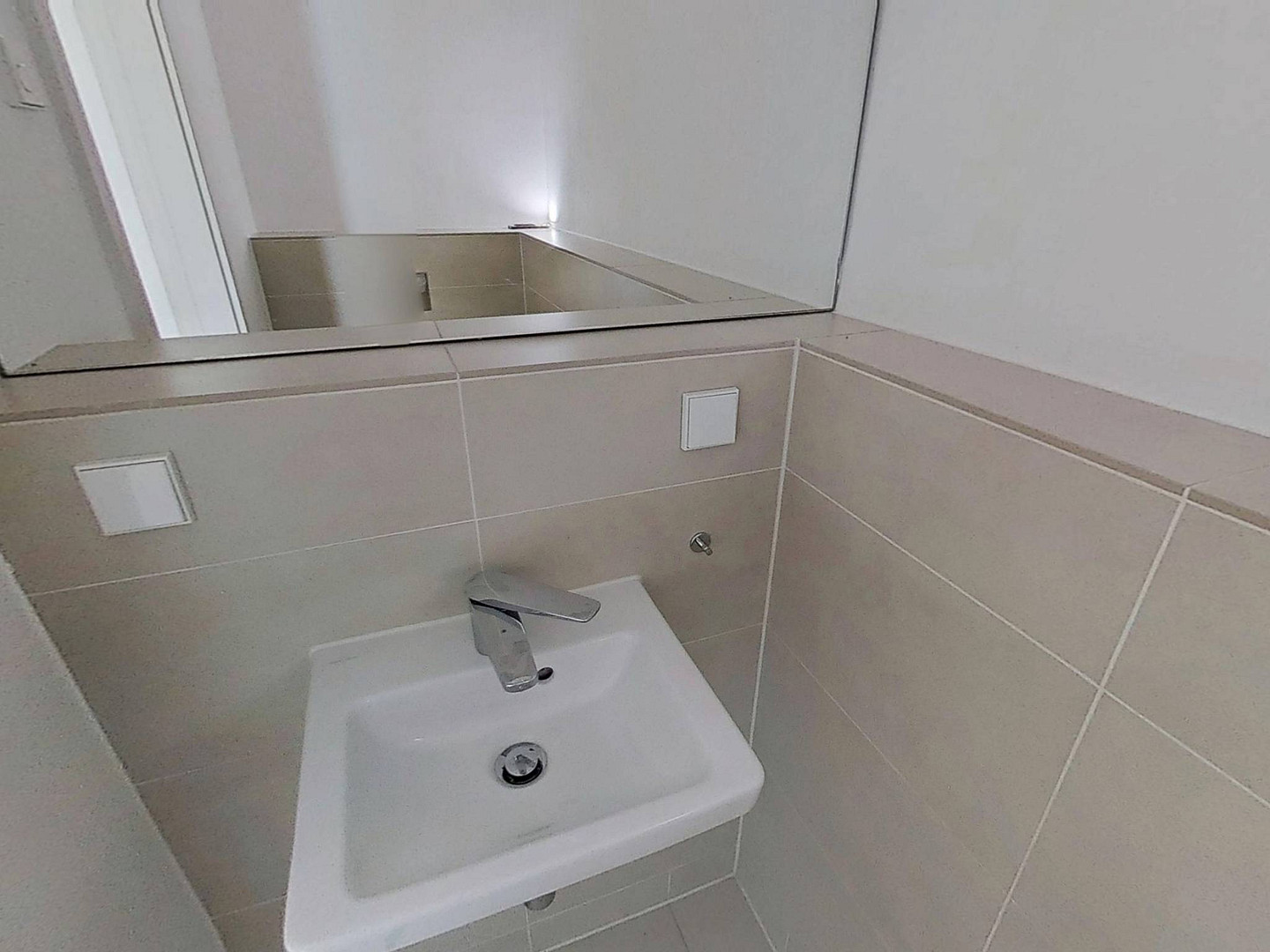 Elegantes Wohnen in Düsseldorf: Großzügige 3-Zimmer-Wohnung mit Balkon, Concierge-Service uvm. – 40549 Düsseldorf(Heerdt) – Vorschaubild 12