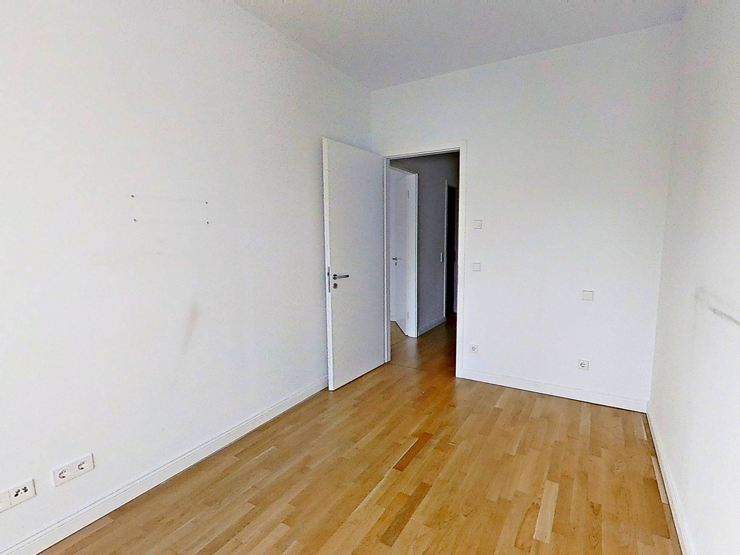 Elegantes Wohnen in Düsseldorf: Großzügige 3-Zimmer-Wohnung mit Balkon, Concierge-Service uvm. – 40549 Düsseldorf(Heerdt) – Vorschaubild 7