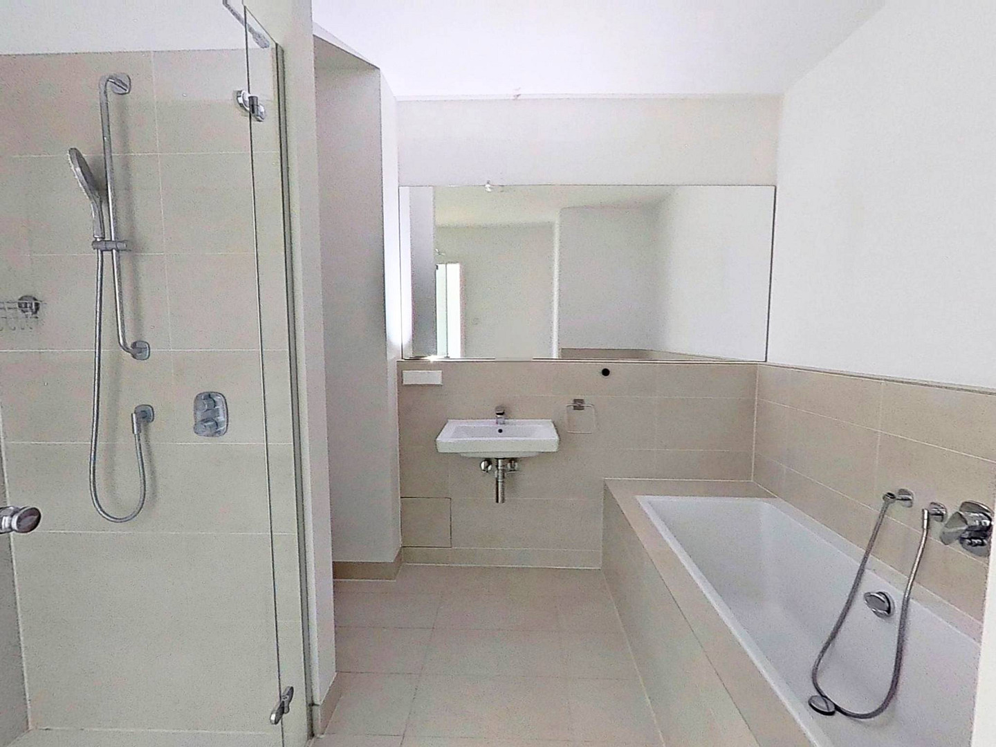 Elegantes Wohnen in Düsseldorf: Großzügige 3-Zimmer-Wohnung mit Balkon, Concierge-Service uvm. – 40549 Düsseldorf(Heerdt) – Vorschaubild 10