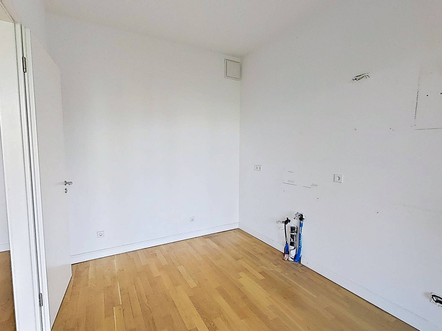 Elegantes Wohnen in Düsseldorf: Großzügige 3-Zimmer-Wohnung mit Balkon, Concierge-Service uvm. – 40549 Düsseldorf(Heerdt) – Vorschaubild 9