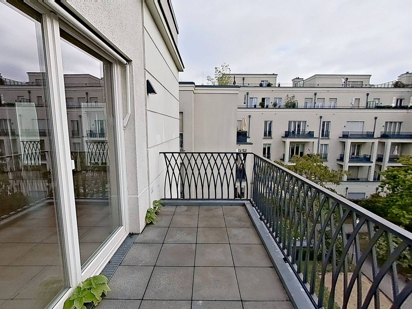 Exklusiver 2-Zimmer-Neubau mit 2 BALKONEN, EBK, Concierge-Service uvm. in den begehrten Heinrich-Heine-Gärten – 40549 Düsseldorf(Heerdt) – Vorschaubild 5