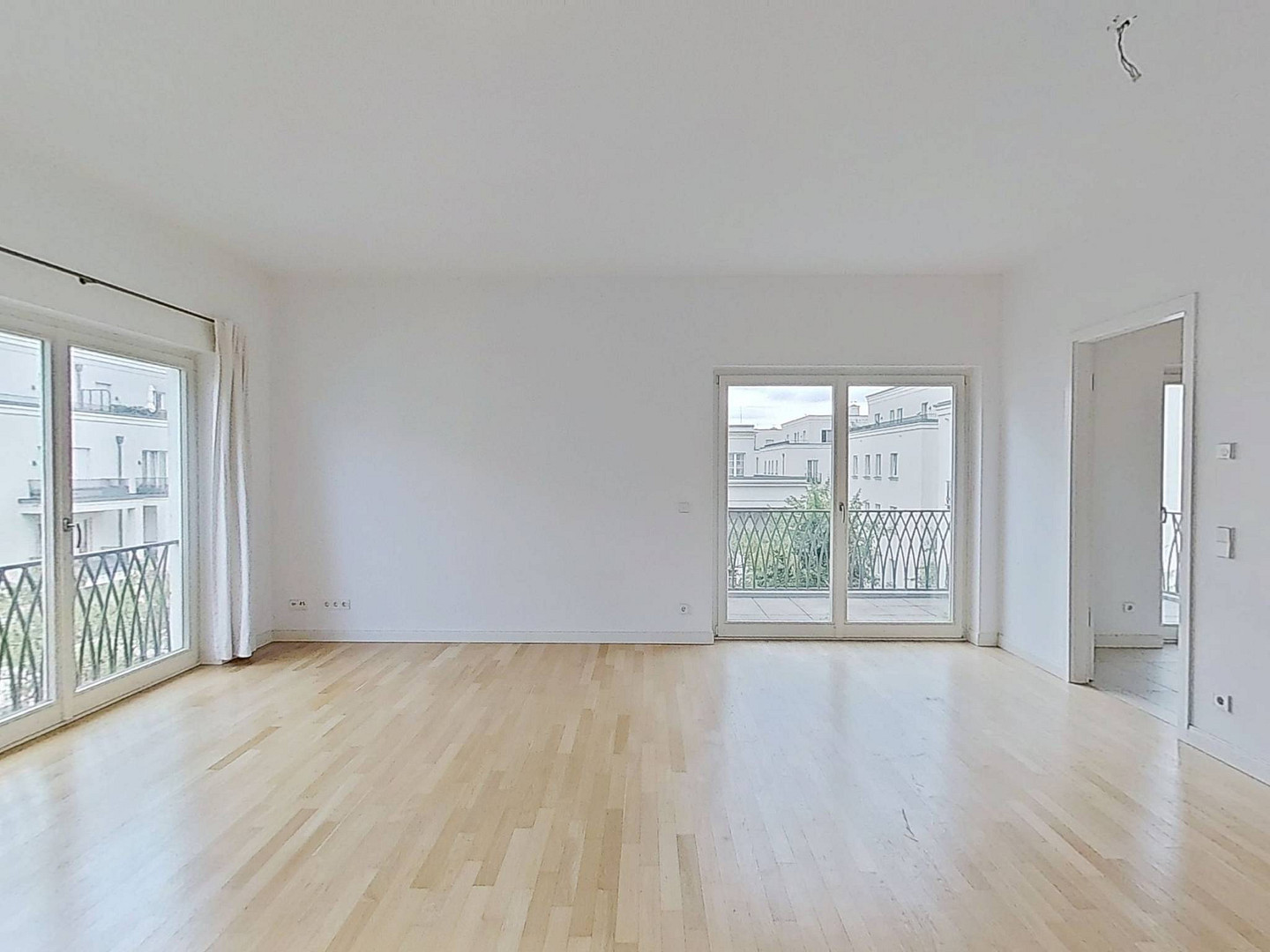 Exklusiver 2-Zimmer-Neubau mit 2 BALKONEN, EBK, Concierge-Service uvm. in den begehrten Heinrich-Heine-Gärten – 40549 Düsseldorf(Heerdt) – Vorschaubild 2