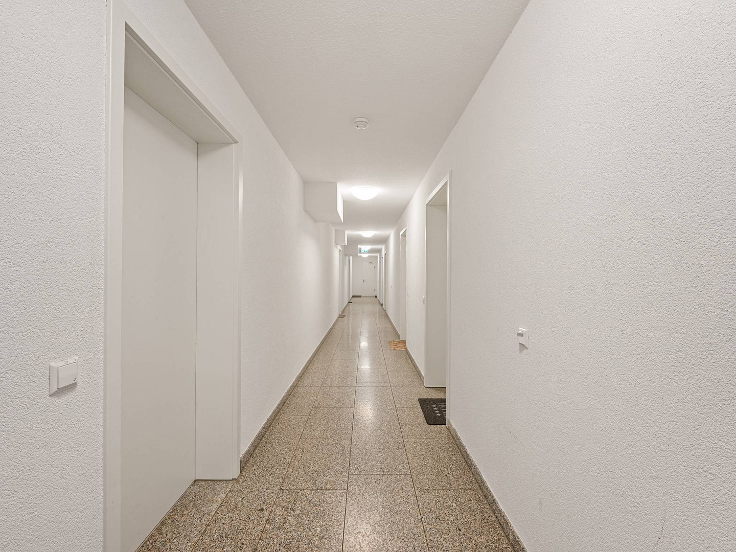 ** Modernes, vollmöbliertes 1-Zimmer-Apartment mit EINBAUKÜCHE und gemeinschaftlicher DACHTERRASSE ** – 4317 Leipzig(Reudnitz-Thonberg) – Vorschaubild 9