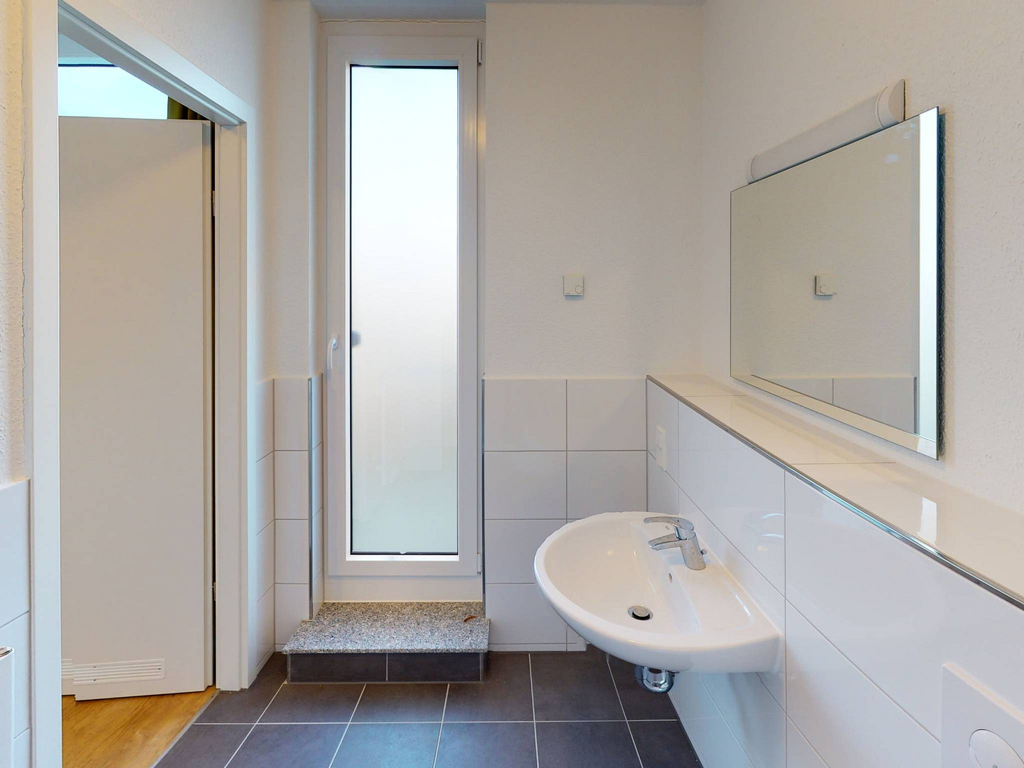 ** Modernes, vollmöbliertes 1-Zimmer-Apartment mit EINBAUKÜCHE und gemeinschaftlicher DACHTERRASSE ** – 4317 Leipzig(Reudnitz-Thonberg) – Vorschaubild 3