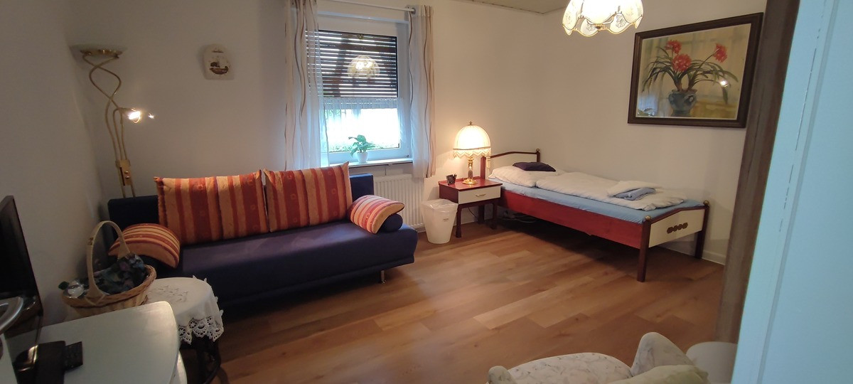 Freistehendes, möbliertes Haus mit Garten ... zur Alleinnutzung i. 33803 Steinhagen – 33803 Steinhagen Westf(Steinhagen) – Vorschaubild 5
