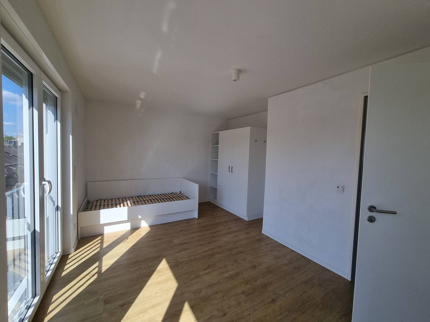 In KÖLNS SZENEVIERTEL: Großzügiges und vollmöbliertes 3-Zimmer-Apartment! – Foto 6